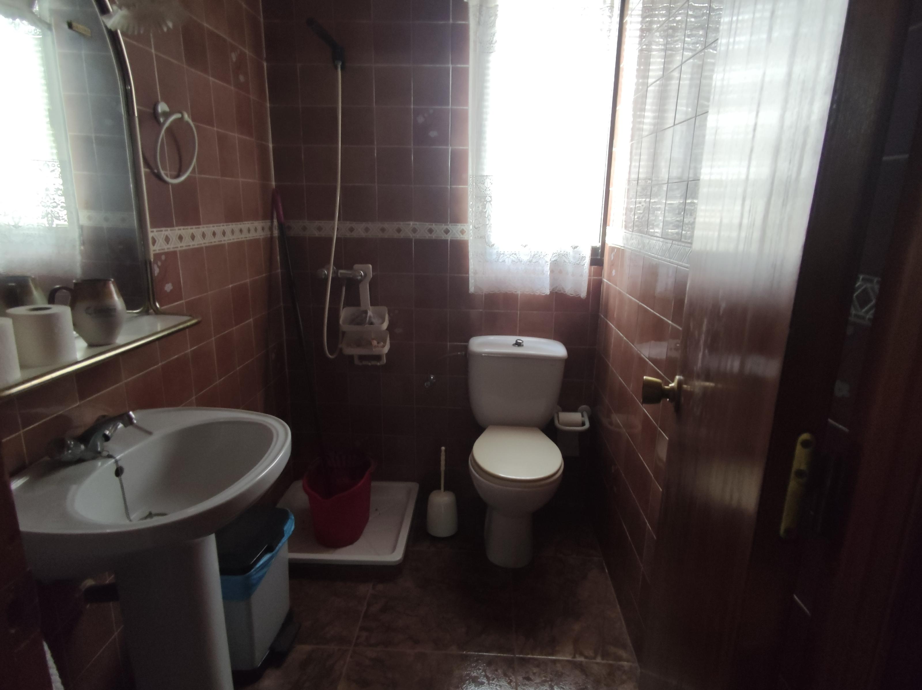 Imagen 52 Casa Aislada en venta en Andújar / Urbanización  Chalets El Choto