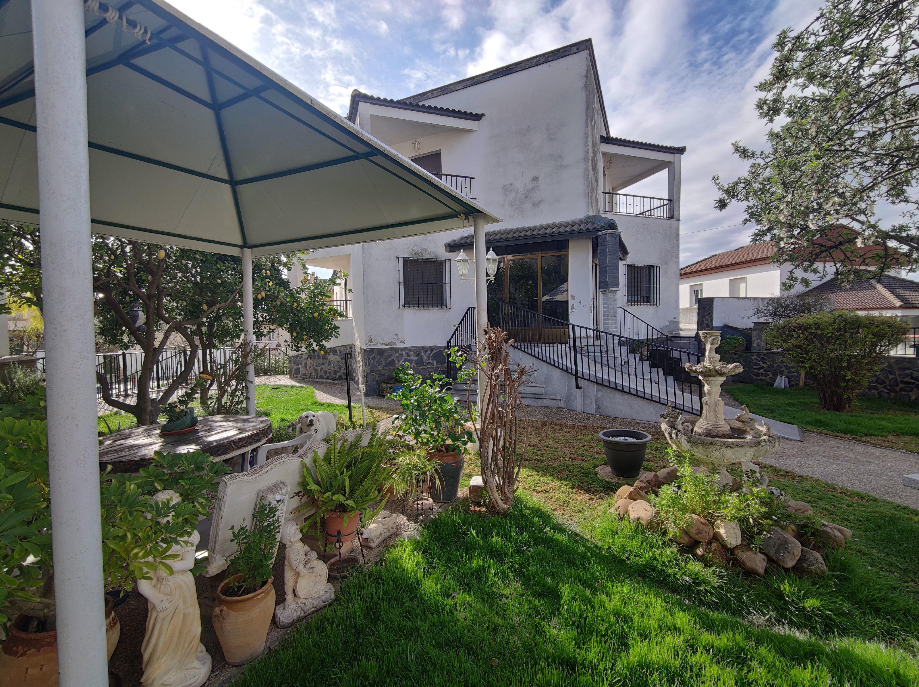 Imagen 12 Casa Aislada en venta en Andújar / Urbanización  Chalets El Choto