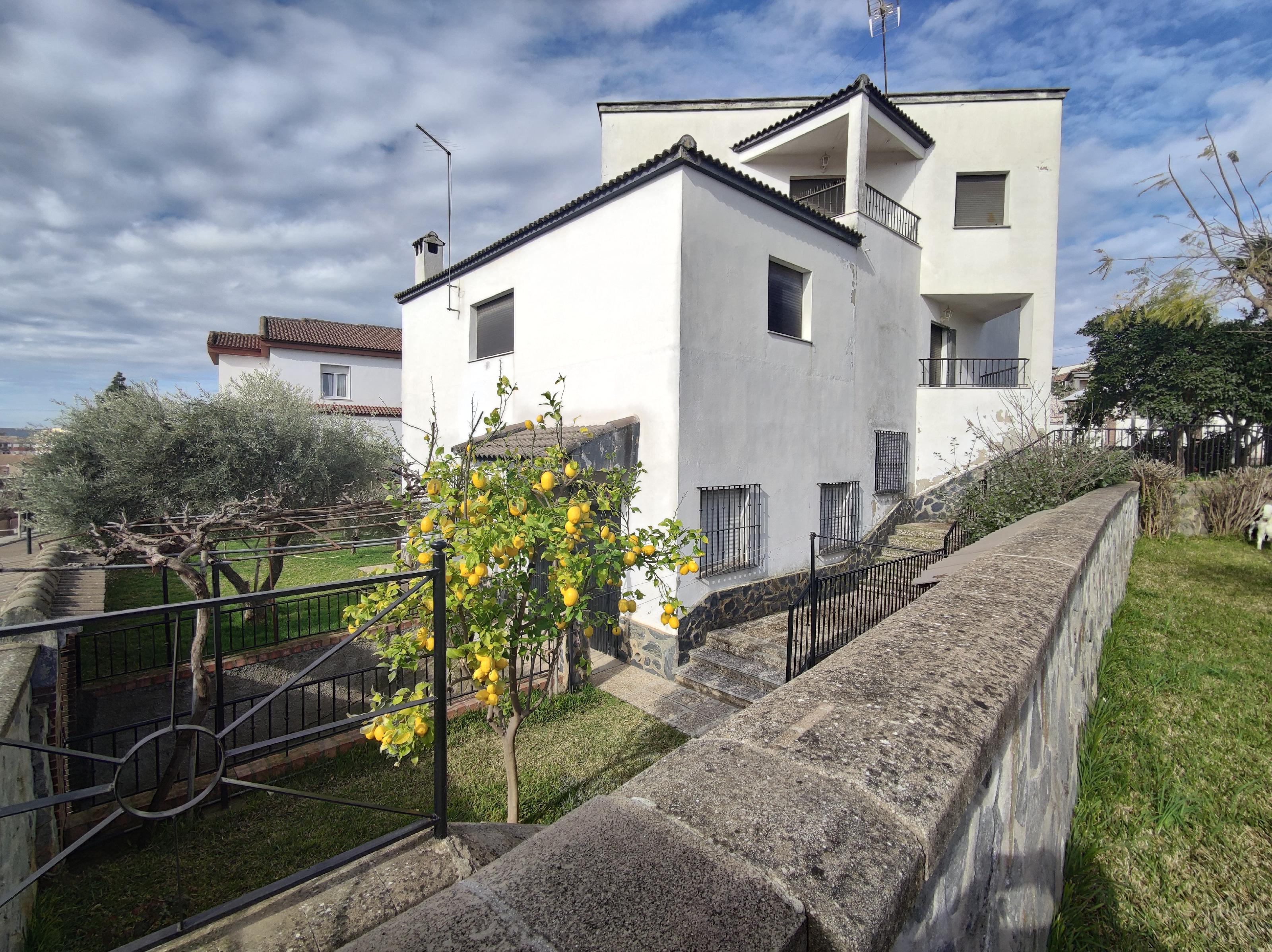 Imagen 3 Casa Aislada en venta en Andújar / Urbanización  Chalets El Choto