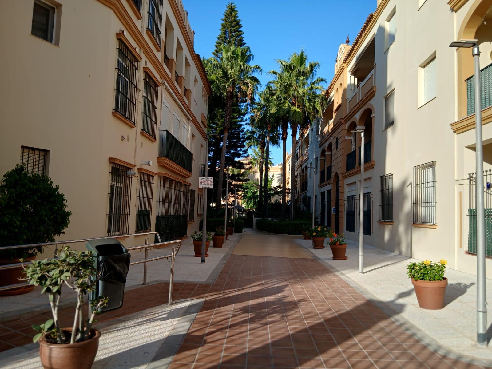 Imagen 13 Apto. Playa en venta en Rota / Ubicado a primera línea de mar junto Hotel PlayaBallena