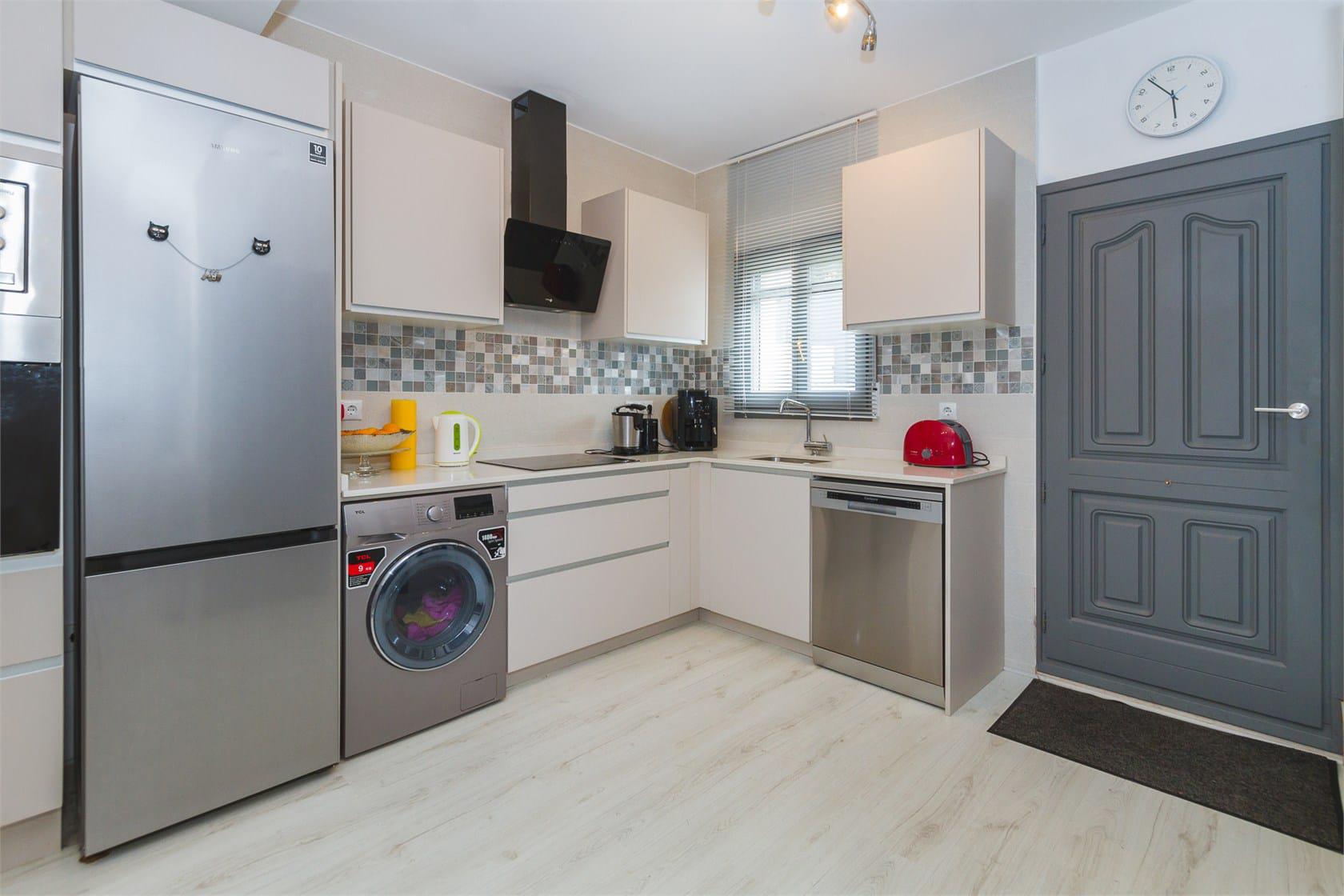 Imagen 8 Casa Adosada en venta en Pedreguer / En Monte Pedreguer cerca del restaurante Black Flame.