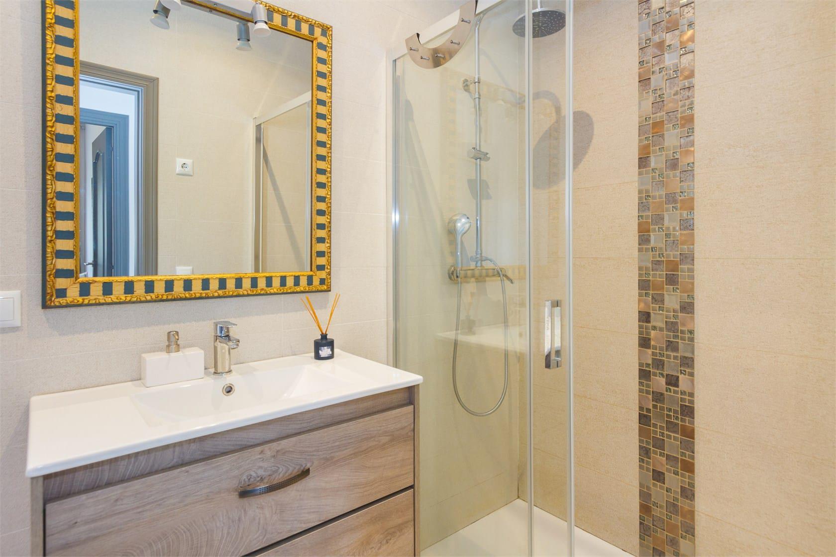 Imagen 11 Casa Adosada en venta en Pedreguer / En Monte Pedreguer cerca del restaurante Black Flame.