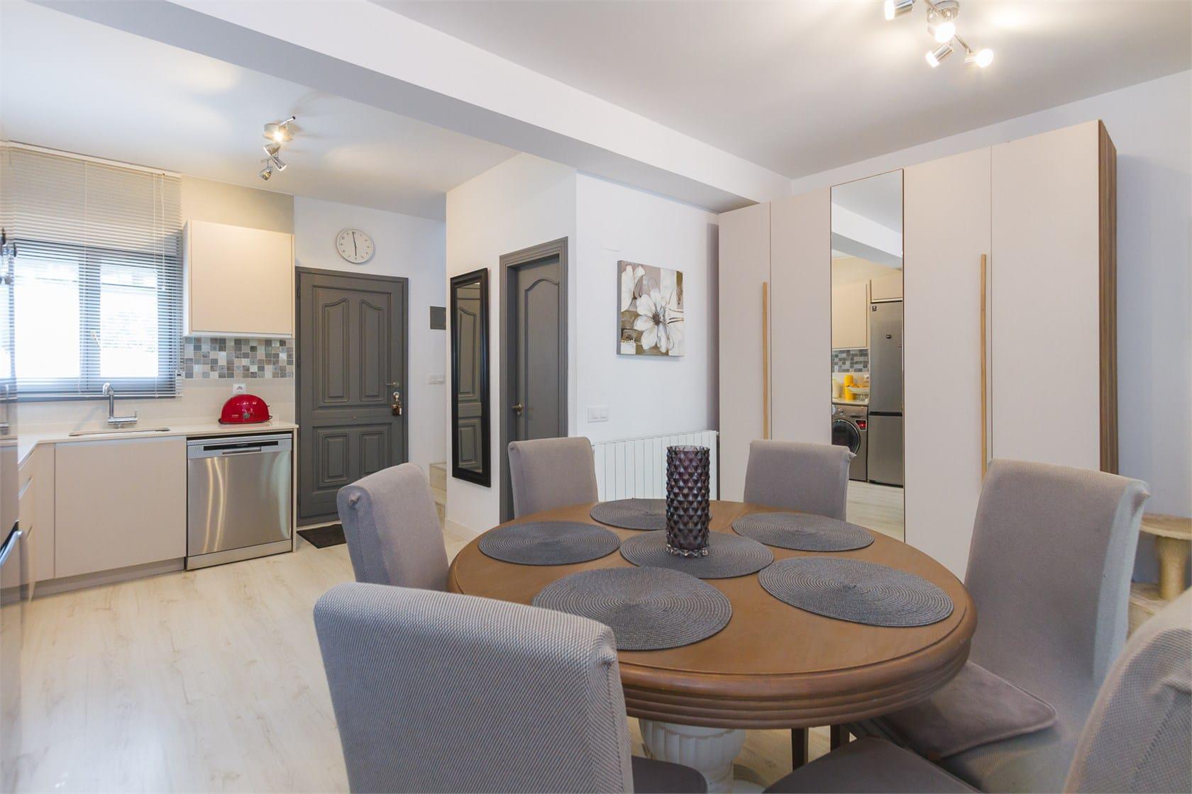 Imagen 6 Casa Adosada en venta en Pedreguer / En Monte Pedreguer cerca del restaurante Black Flame.