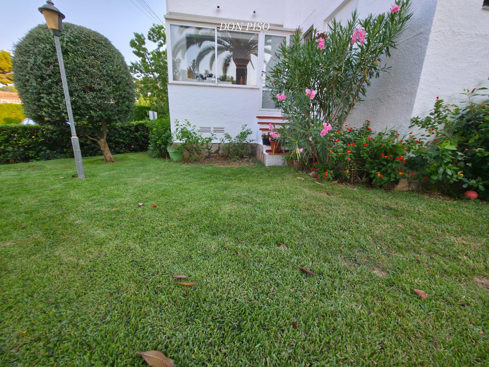 Imagen 14 Casa Adosada en venta en Pedreguer / Cerca del Club de Golf La Sella y del Jardín Botánico.