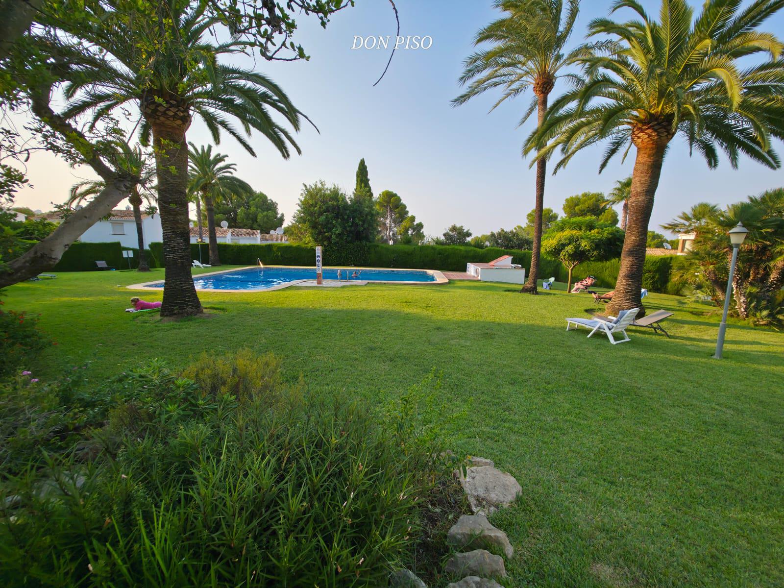 Imagen 1 Casa Adosada en venta en Pedreguer / Cerca del Club de Golf La Sella y del Jardín Botánico.