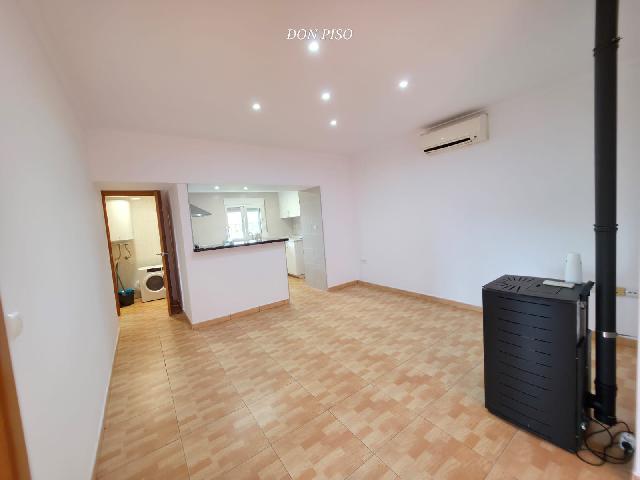 Imagen 2 Inmueble 296998 - Casa en venta en Poblets (Els) / En la entrada de Els Poblets. 