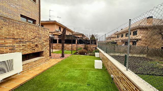 Imagen 3 Inmueble 292034 - Casa Aislada en venta en Villaviciosa De Odón / Casa  I independiente reformada a la venta