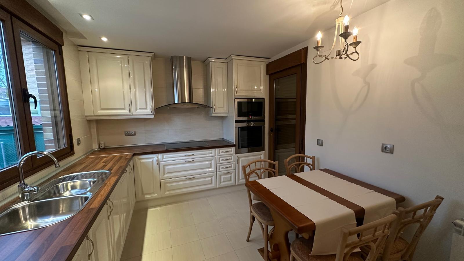 Imagen 16 Casa Aislada en venta en Villaviciosa De Odón / Casa  I independiente reformada a la venta