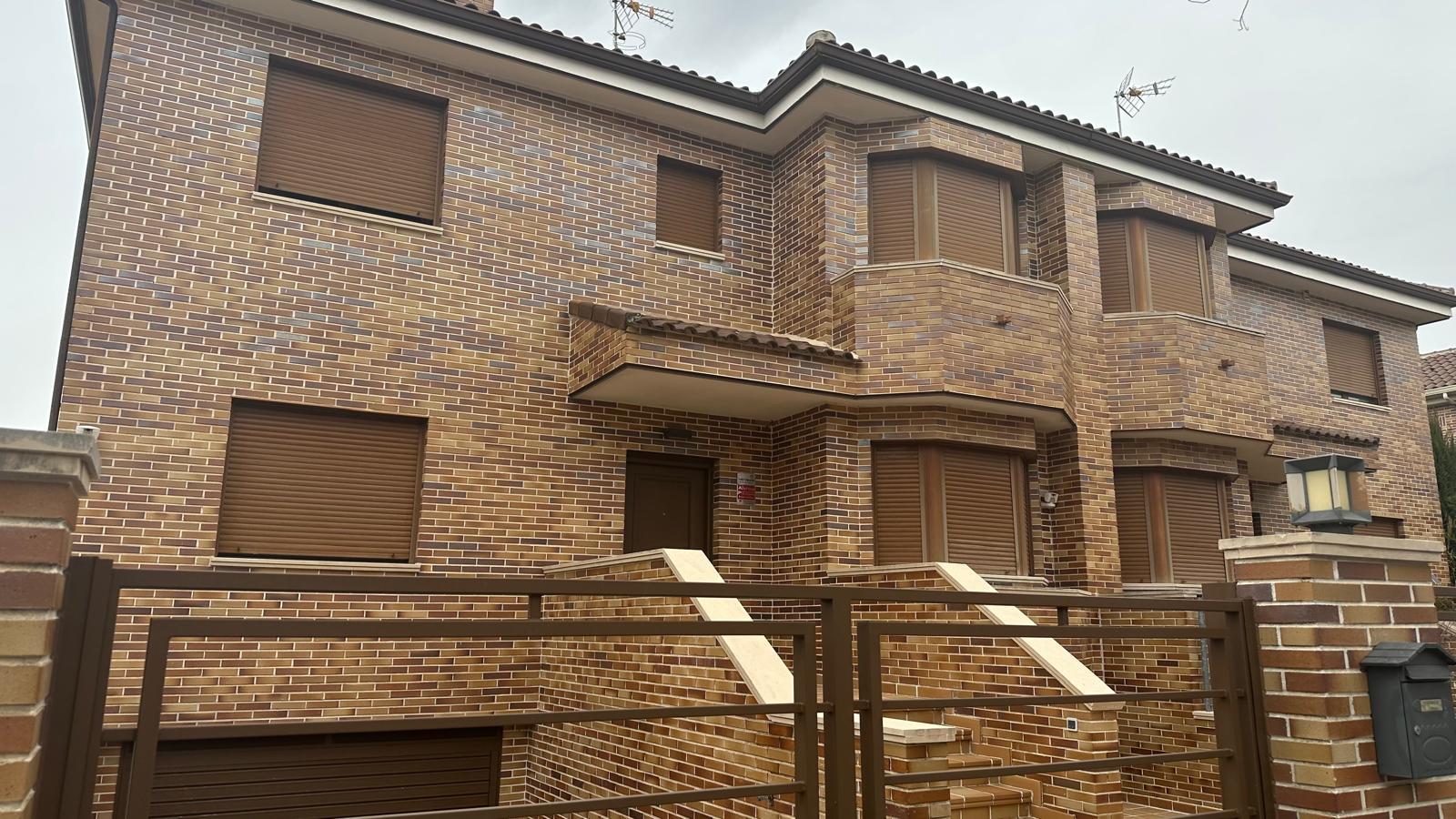 Imagen 3 Casa Aislada en venta en Villaviciosa De Odón / Casa  I independiente reformada a la venta