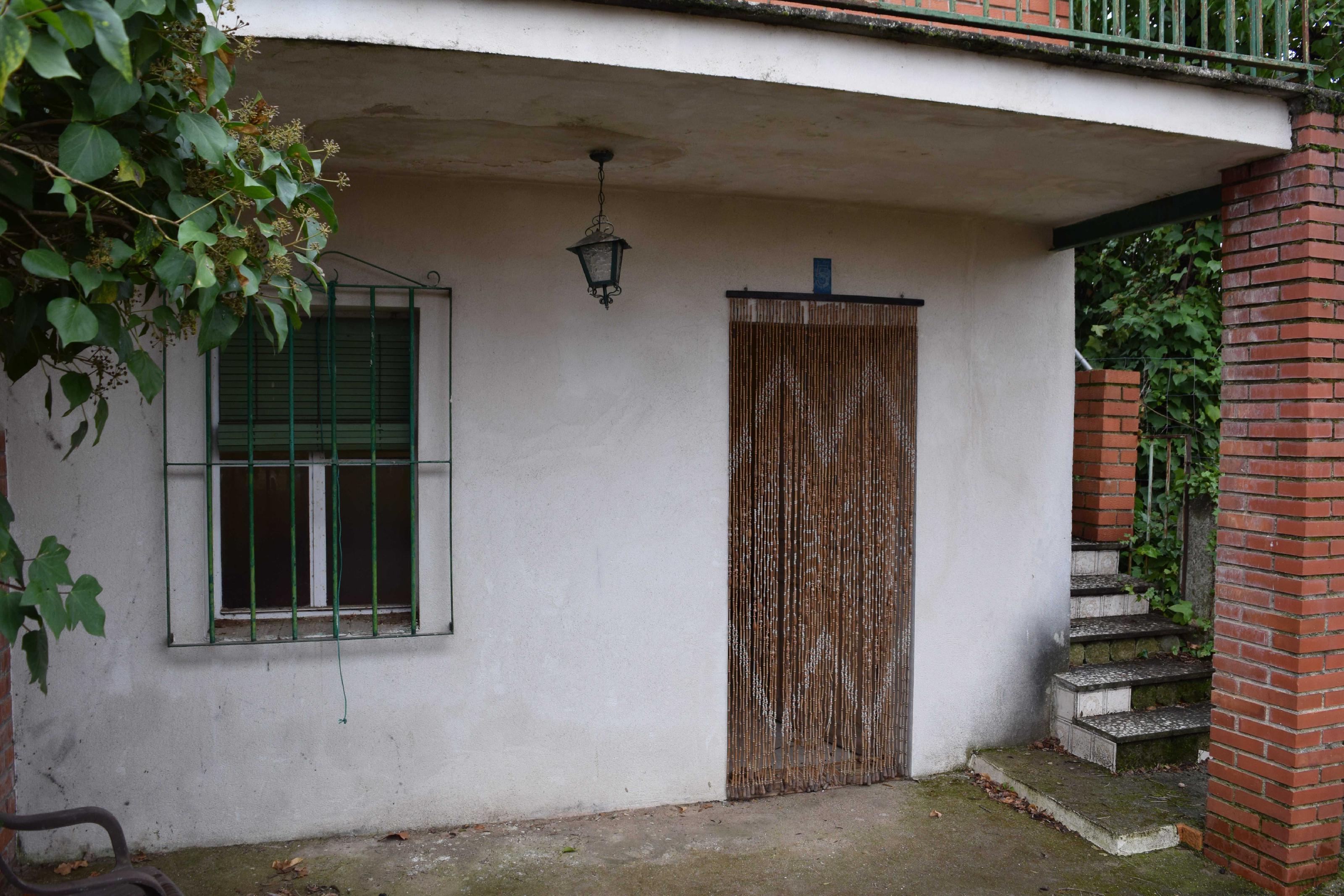 Imagen 2 Casa Pareada en venta en Escalona / Casa pareada de 2 palntas con 3 habitaciones y 1 baño