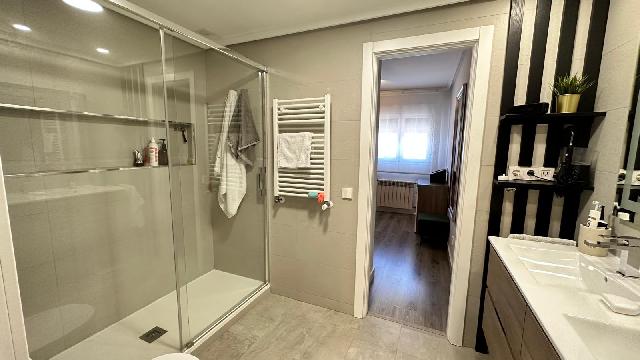 Imagen 23 Inmueble 302046 - Casa Adosada en venta en Alcorcón / Chalet en zona de las retamas para entrar a vivir