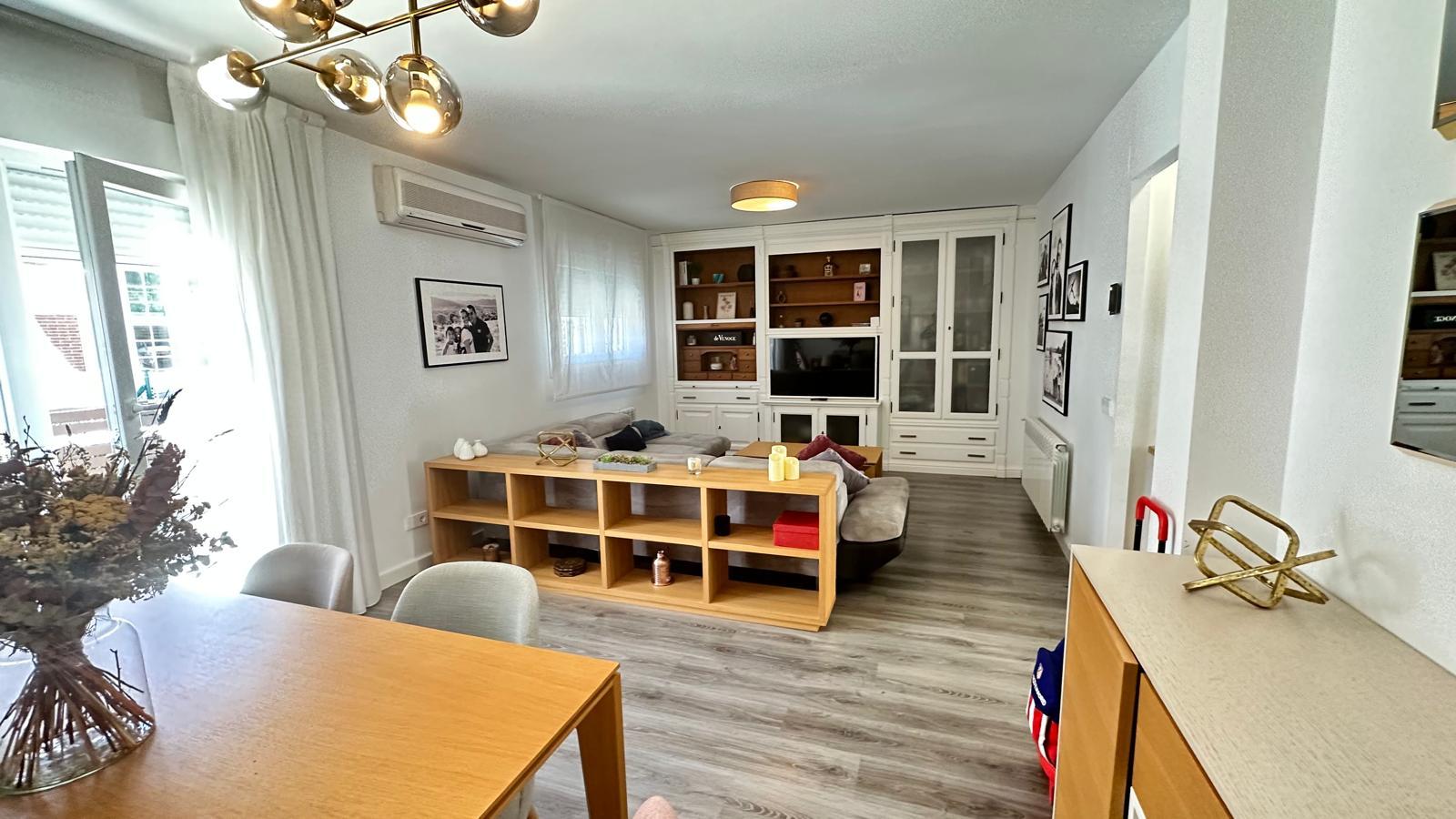 Imagen 1 Casa Adosada en venta en Alcorcón / Chalet en zona de las retamas para entrar a vivir