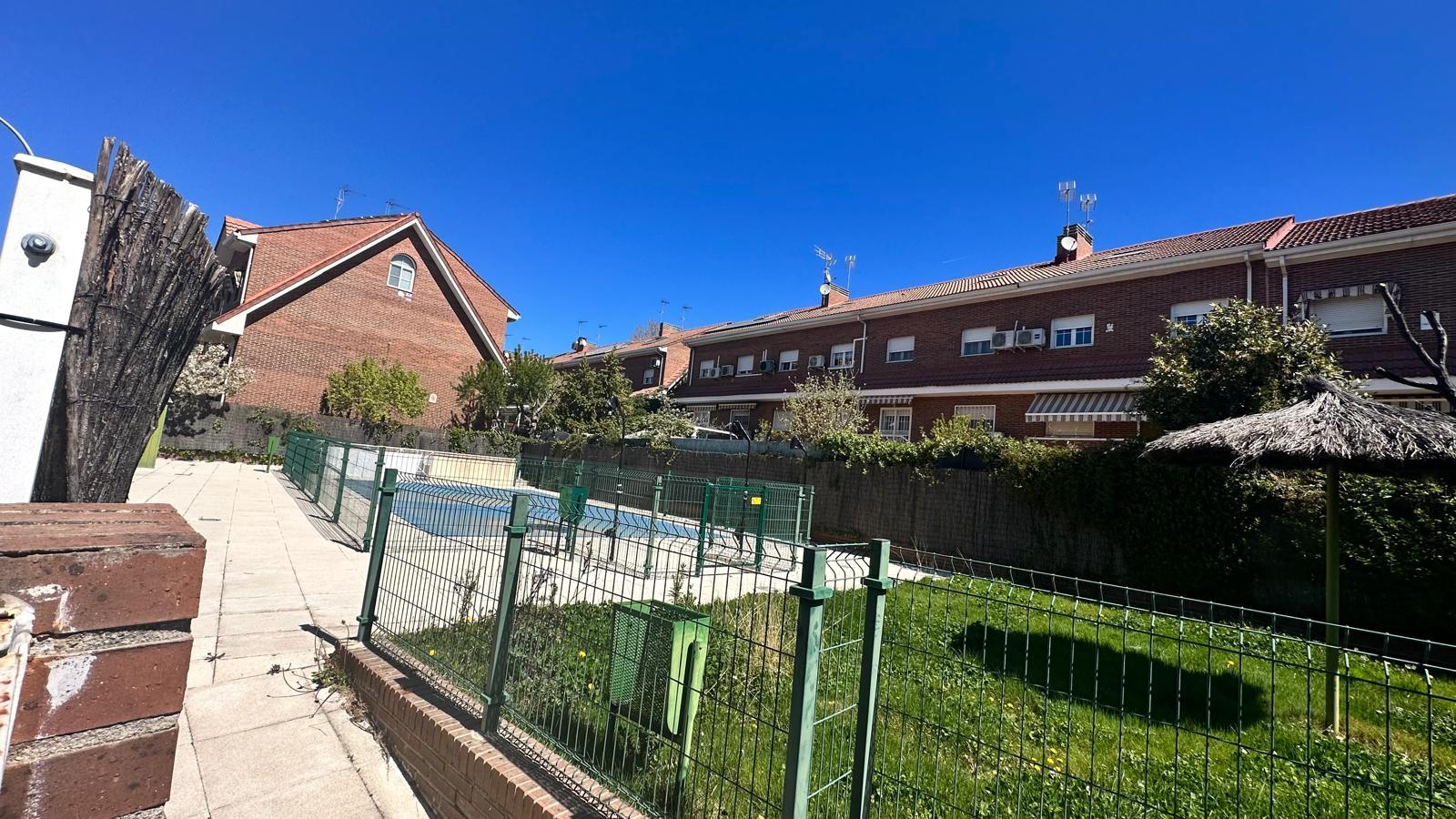 Imagen 35 Casa Adosada en venta en Alcorcón / Chalet en zona de las retamas para entrar a vivir