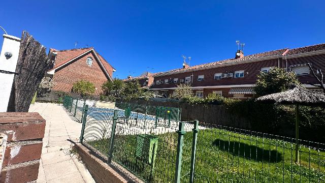 Imagen 35 Inmueble 302046 - Casa Adosada en venta en Alcorcón / Chalet en zona de las retamas para entrar a vivir