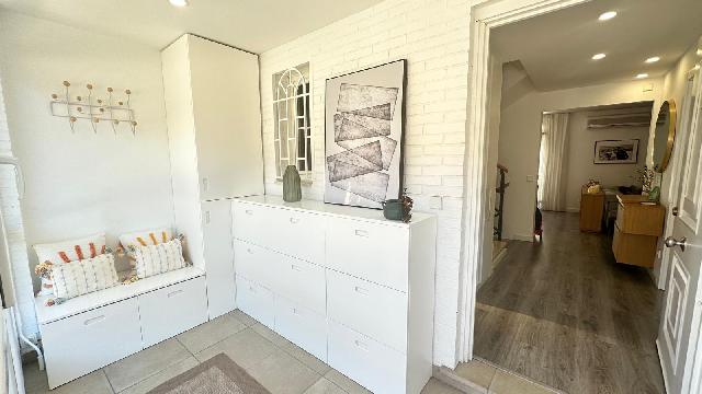 Imagen 2 Inmueble 302046 - Casa Adosada en venta en Alcorcón / Chalet en zona de las retamas para entrar a vivir