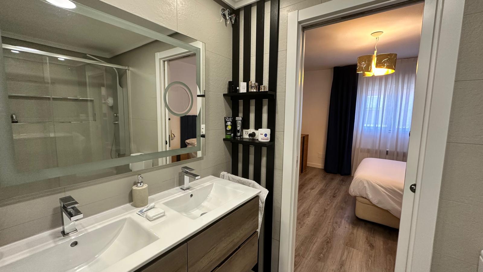 Imagen 22 Casa Adosada en venta en Alcorcón / Chalet en zona de las retamas para entrar a vivir