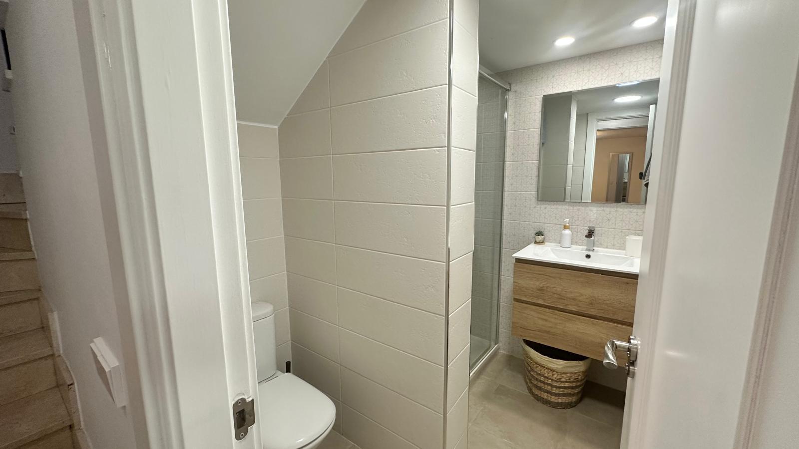 Imagen 32 Casa Adosada en venta en Alcorcón / Chalet en zona de las retamas para entrar a vivir