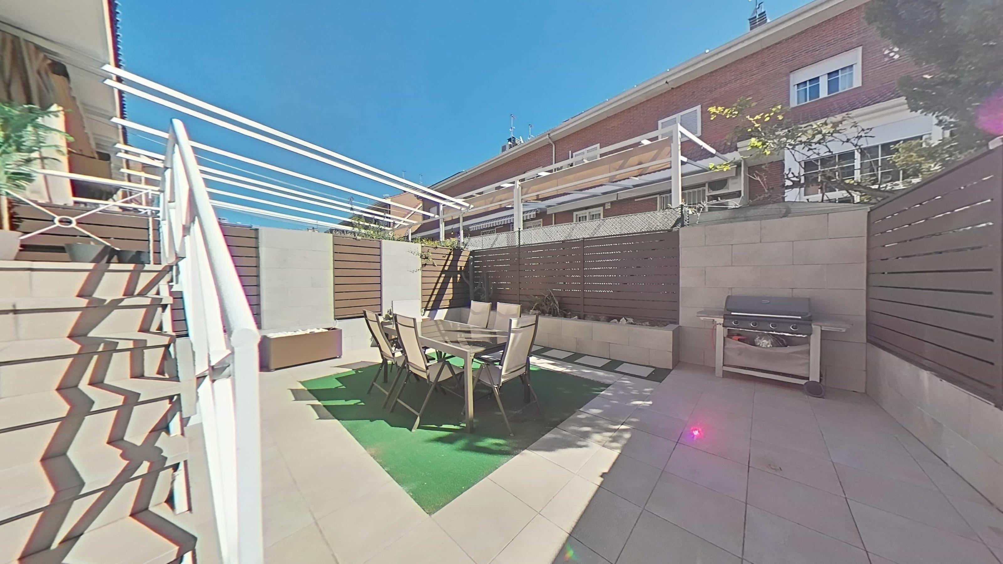 Imagen 37 Casa Adosada en venta en Alcorcón / Chalet en zona de las retamas para entrar a vivir