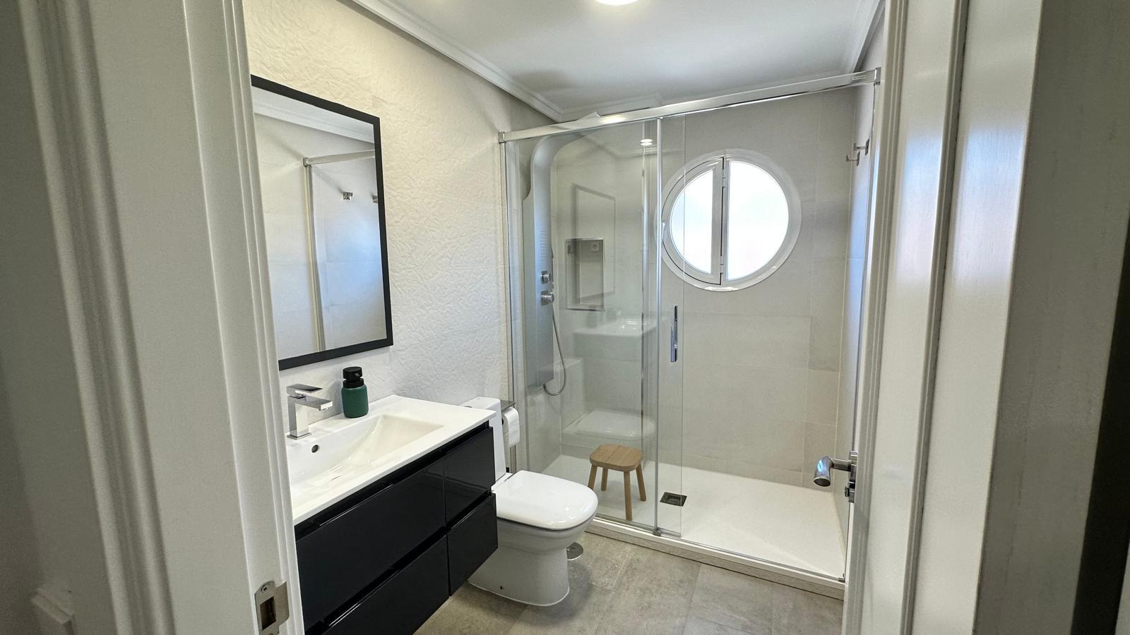 Imagen 19 Casa Adosada en venta en Alcorcón / Chalet en zona de las retamas para entrar a vivir