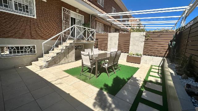 Imagen 12 Inmueble 302046 - Casa Adosada en venta en Alcorcón / Chalet en zona de las retamas para entrar a vivir
