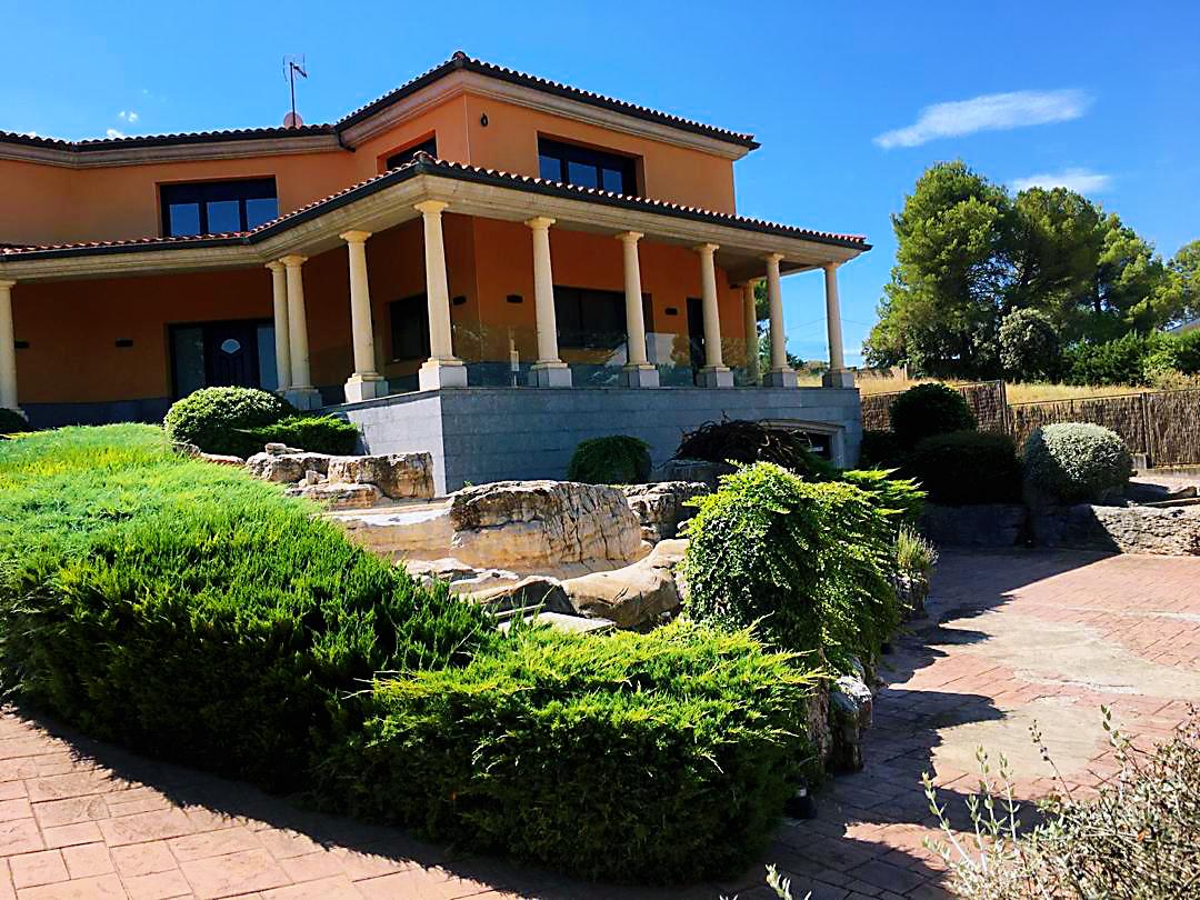 Imagen 1 Casa Aislada en venta en Castellnou De Bages / En urbanización castellnou de bages, cerca ...