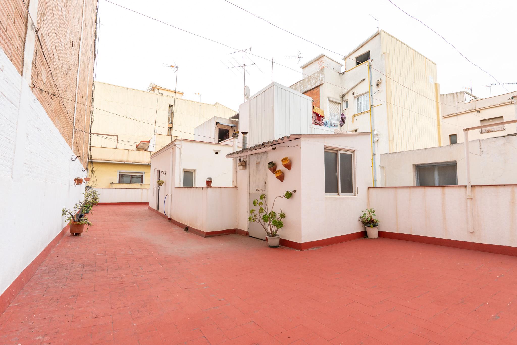 Imagen 18 Casa Adosada en venta en Hospitalet De Llobregat L´ / A dos calles del Parque de la Torrasa.