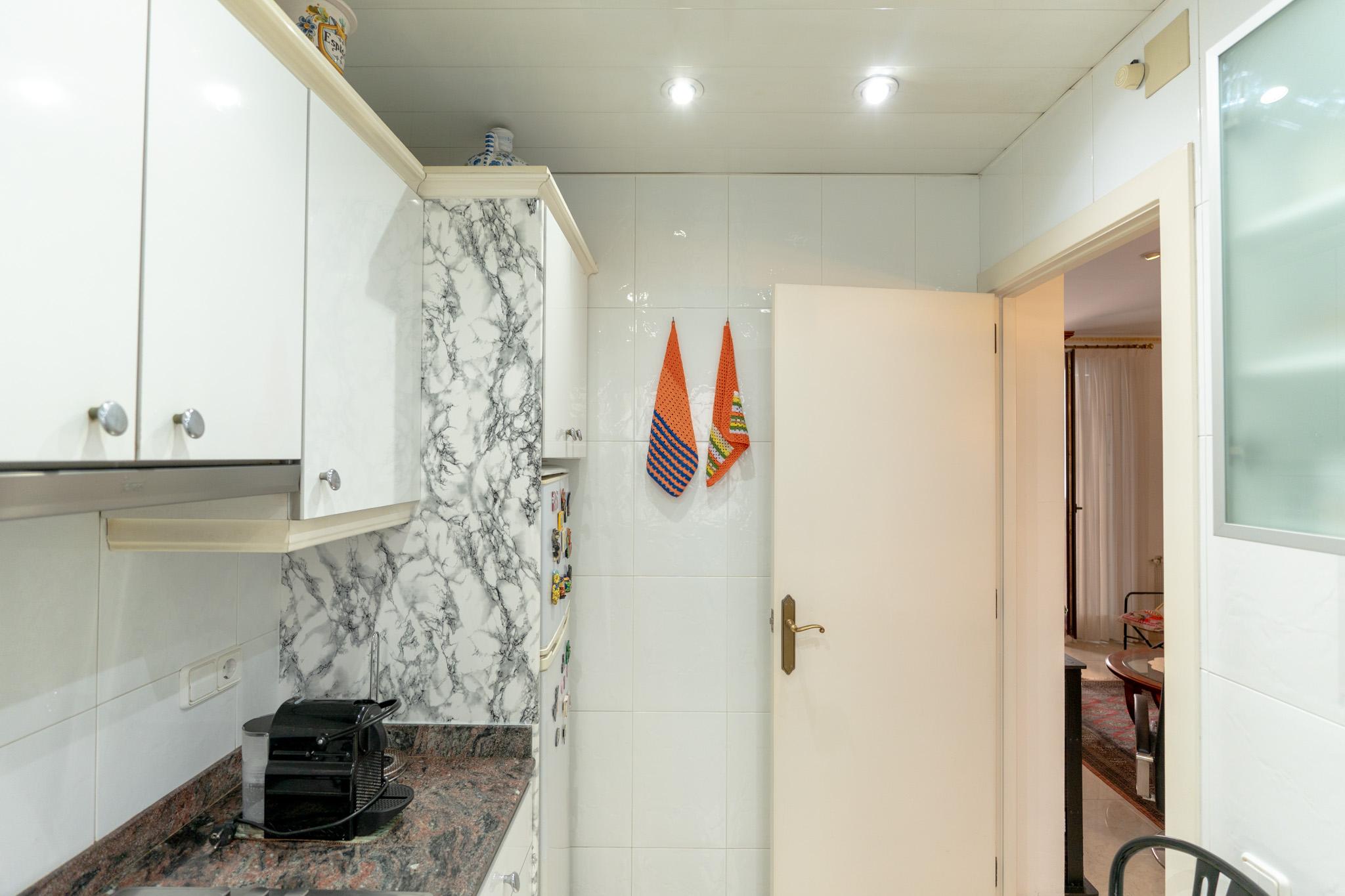 Imagen 13 Casa Adosada en venta en Hospitalet De Llobregat L´ / A dos calles del Parque de la Torrasa.