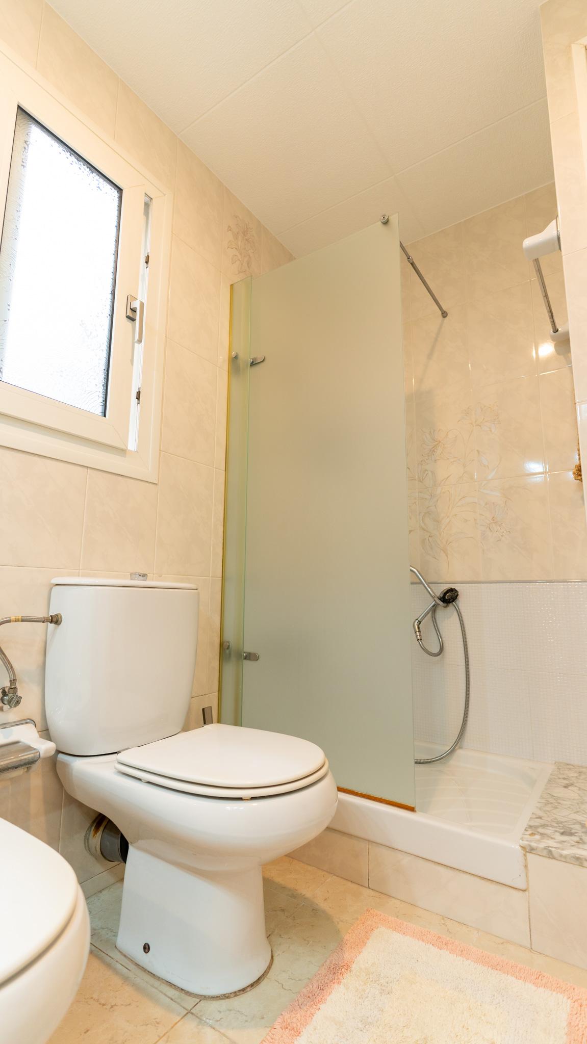 Imagen 24 Casa Adosada en venta en Hospitalet De Llobregat L´ / A dos calles del Parque de la Torrasa.