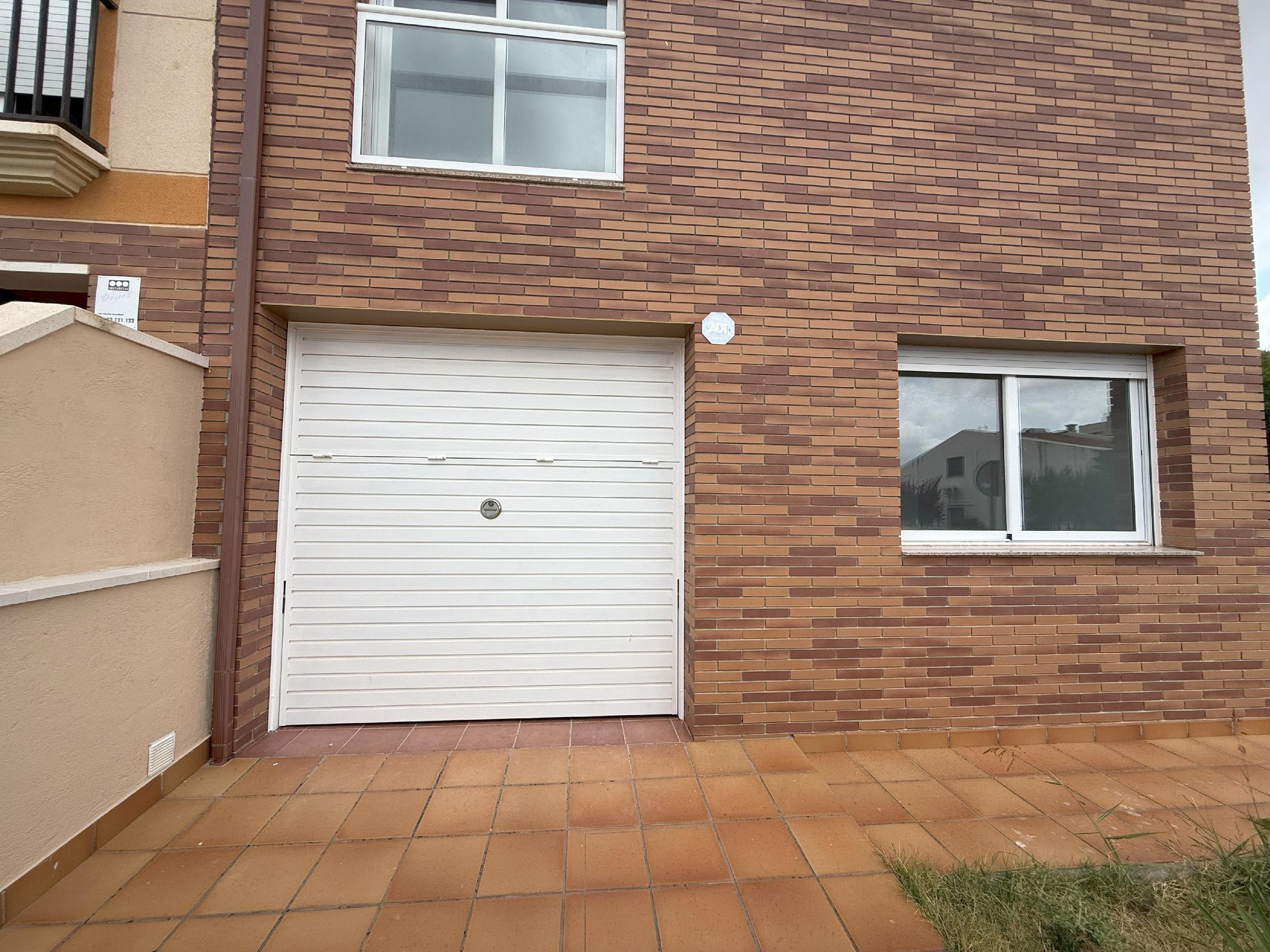 Imagen 3 Casa Aislada en venta en Llorenç Del Penedès / A dos minutos del centro.