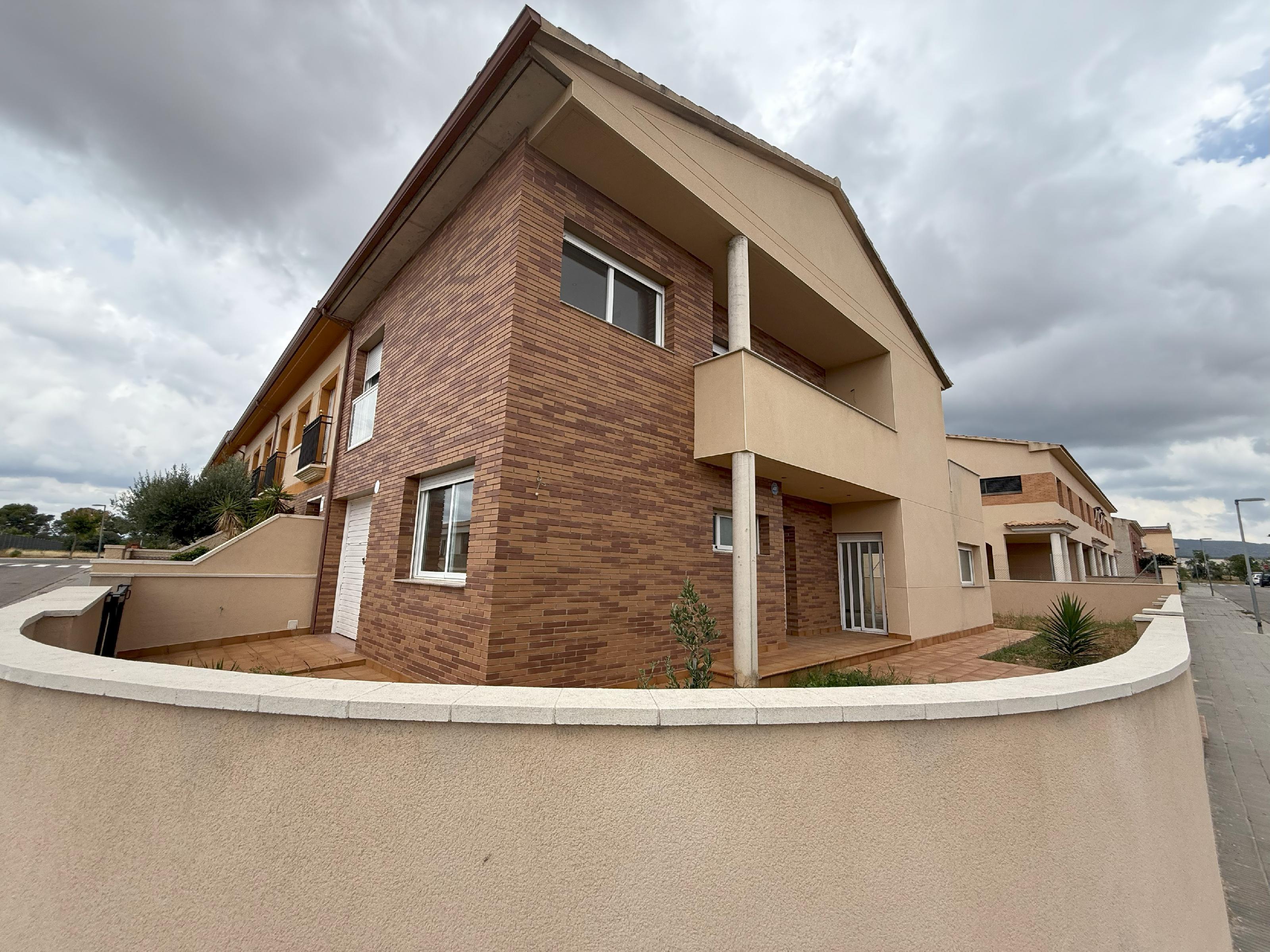 Imagen 1 Casa Aislada en venta en Llorenç Del Penedès / A dos minutos del centro.