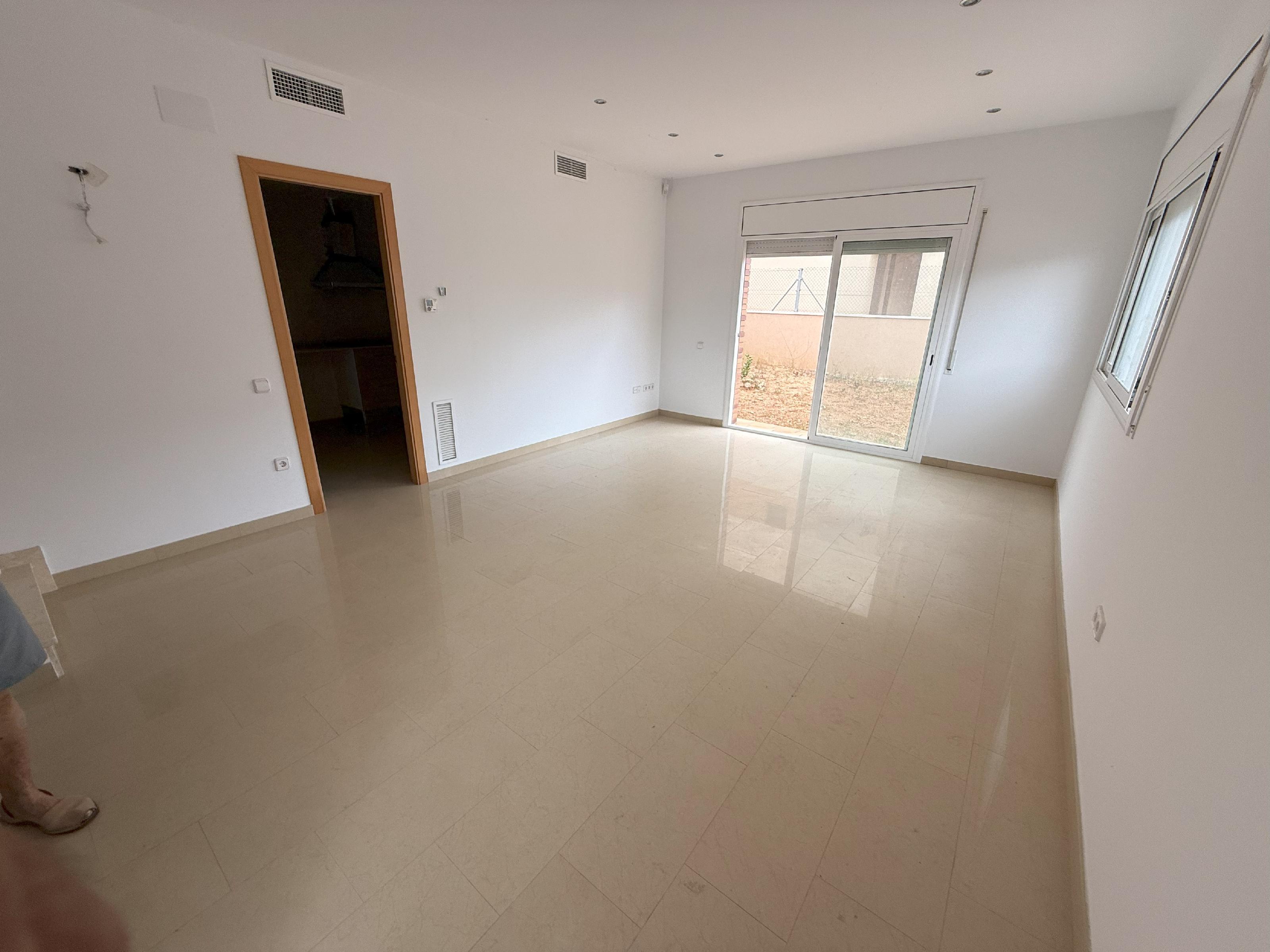 Imagen 4 Casa Aislada en venta en Llorenç Del Penedès / A dos minutos del centro.