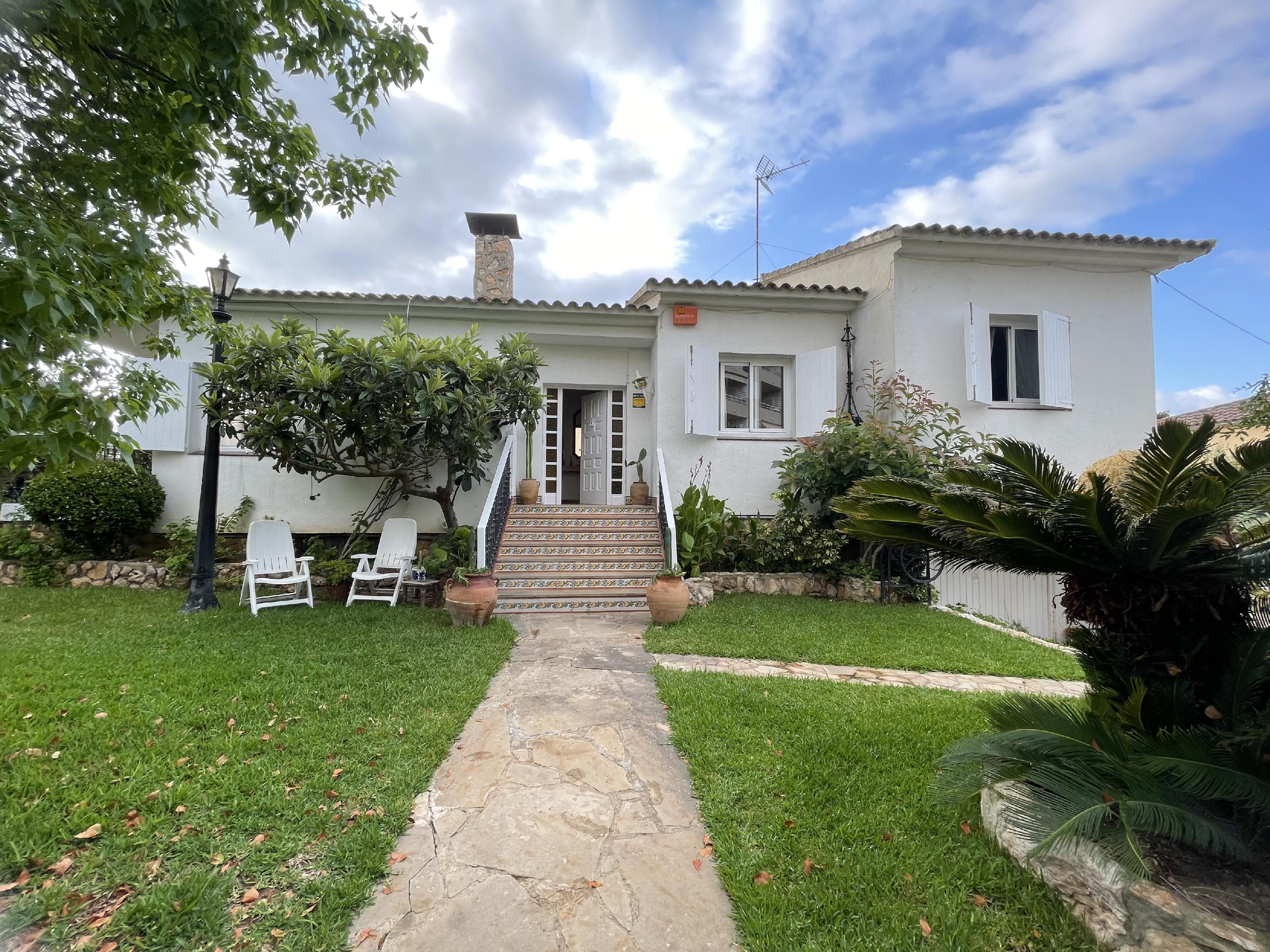 Imagen 3 Casa Aislada en venta en Vendrell El / Cerca de todos los servicios y playa 