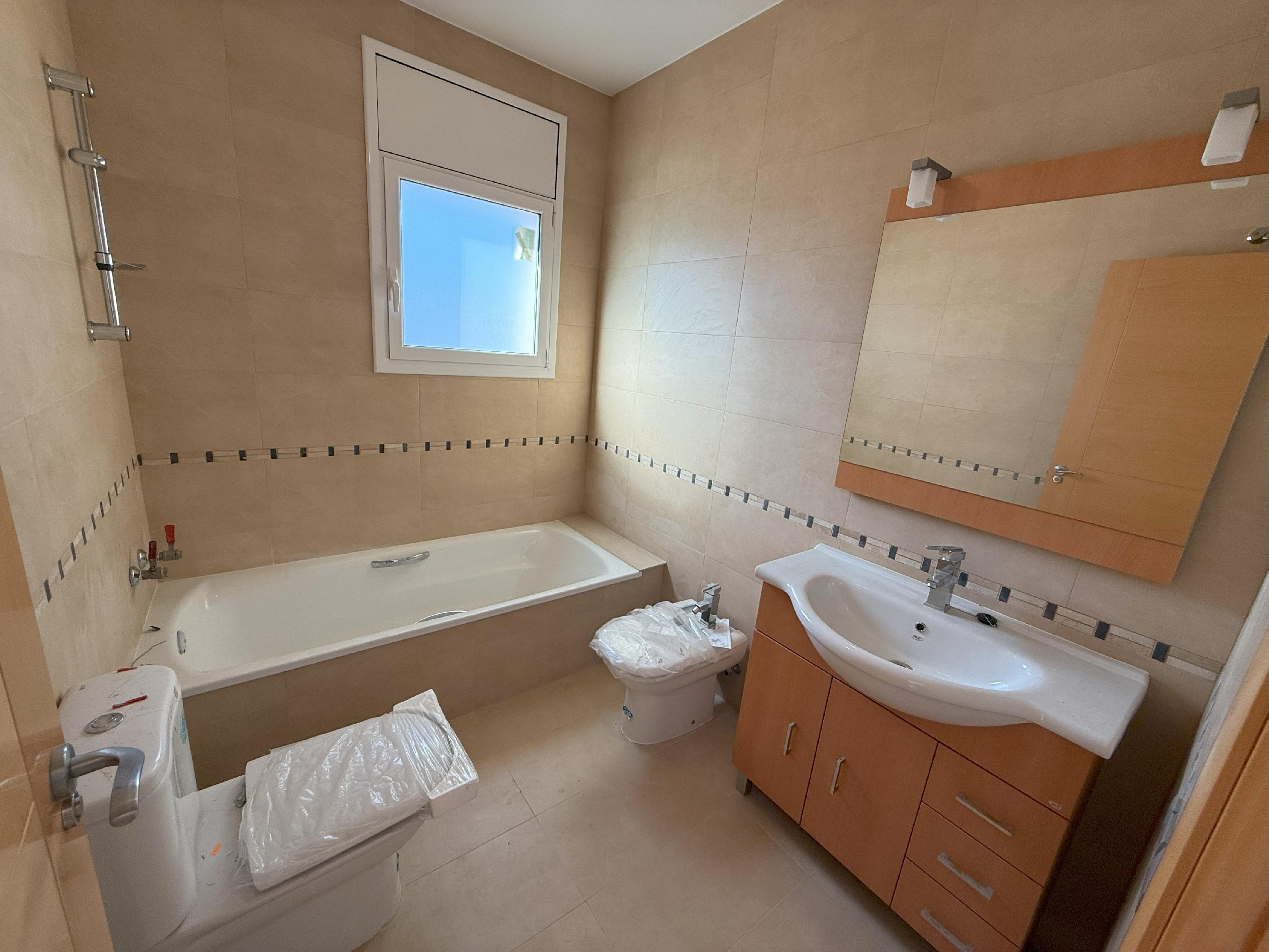 Imagen 10 Casa Aislada en venta en Bellvei / En la urb. Baronia de Bellvei.