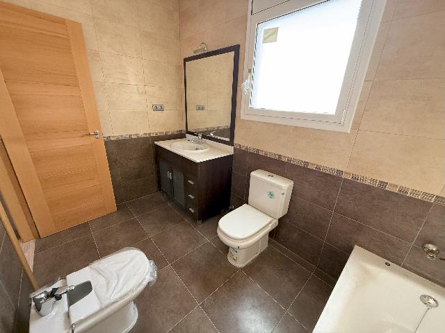 Imagen 35 Inmueble 296490 - Casa Aislada en venta en Bellvei / En la urb. Baronia de Bellvei.