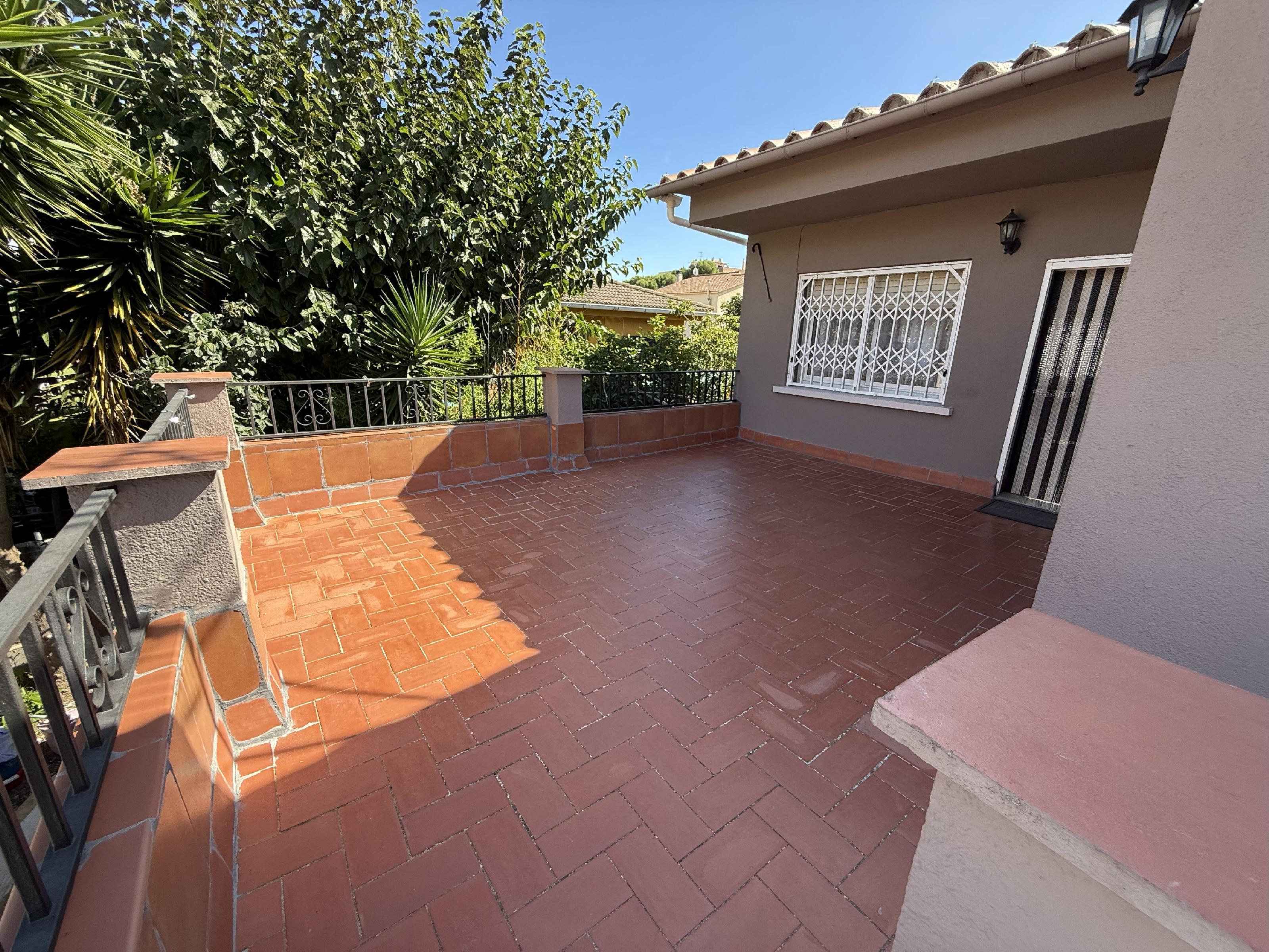 Imagen 10 Casa Aislada en venta en Albinyana / En la urb de la Papiola Albinyana