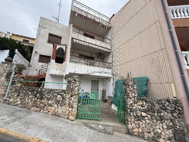 Imagen 2 Inmueble 297392 - Casa Aislada en venta en Roda De Barà / Por encima del casco antiguo, en la zona norte.