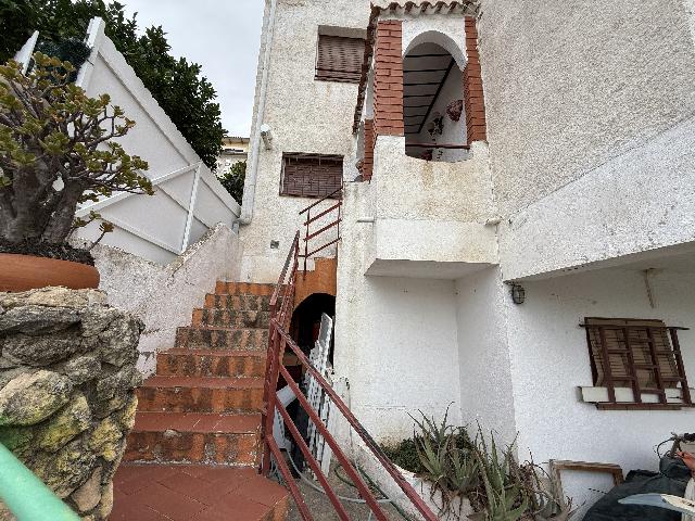 Imagen 3 Inmueble 297392 - Casa Aislada en venta en Roda De Barà / Por encima del casco antiguo, en la zona norte.