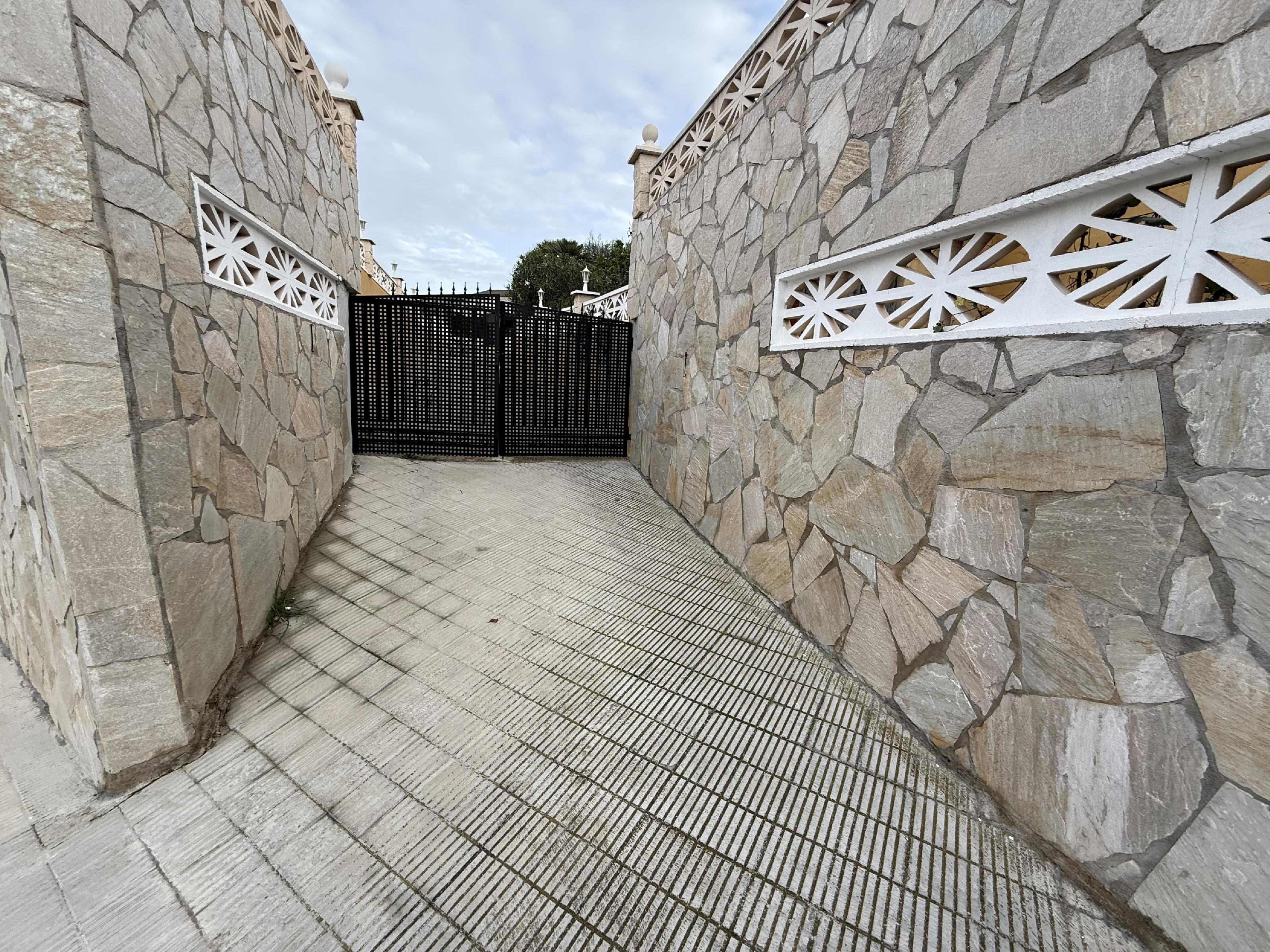 Imagen 3 Casa Aislada en venta en Bisbal Del Penedès La / En urb Can Gordei La Bisbal del Penedes