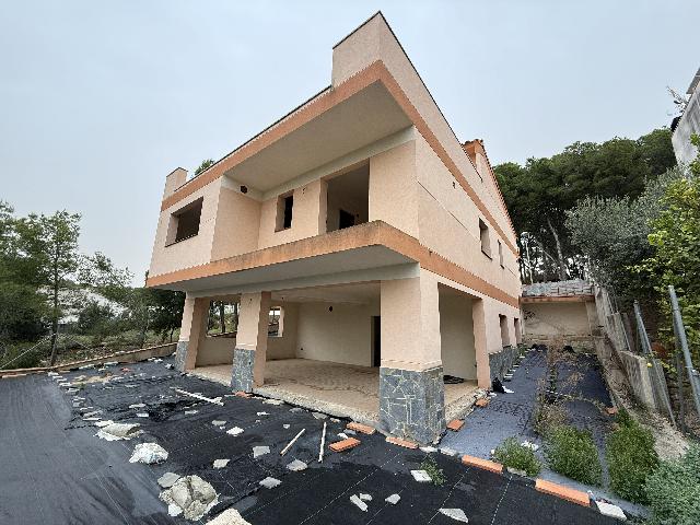 Imagen 3 Inmueble 298476 - Casa Aislada en venta en Bellvei / En la urb baronia bellvei.