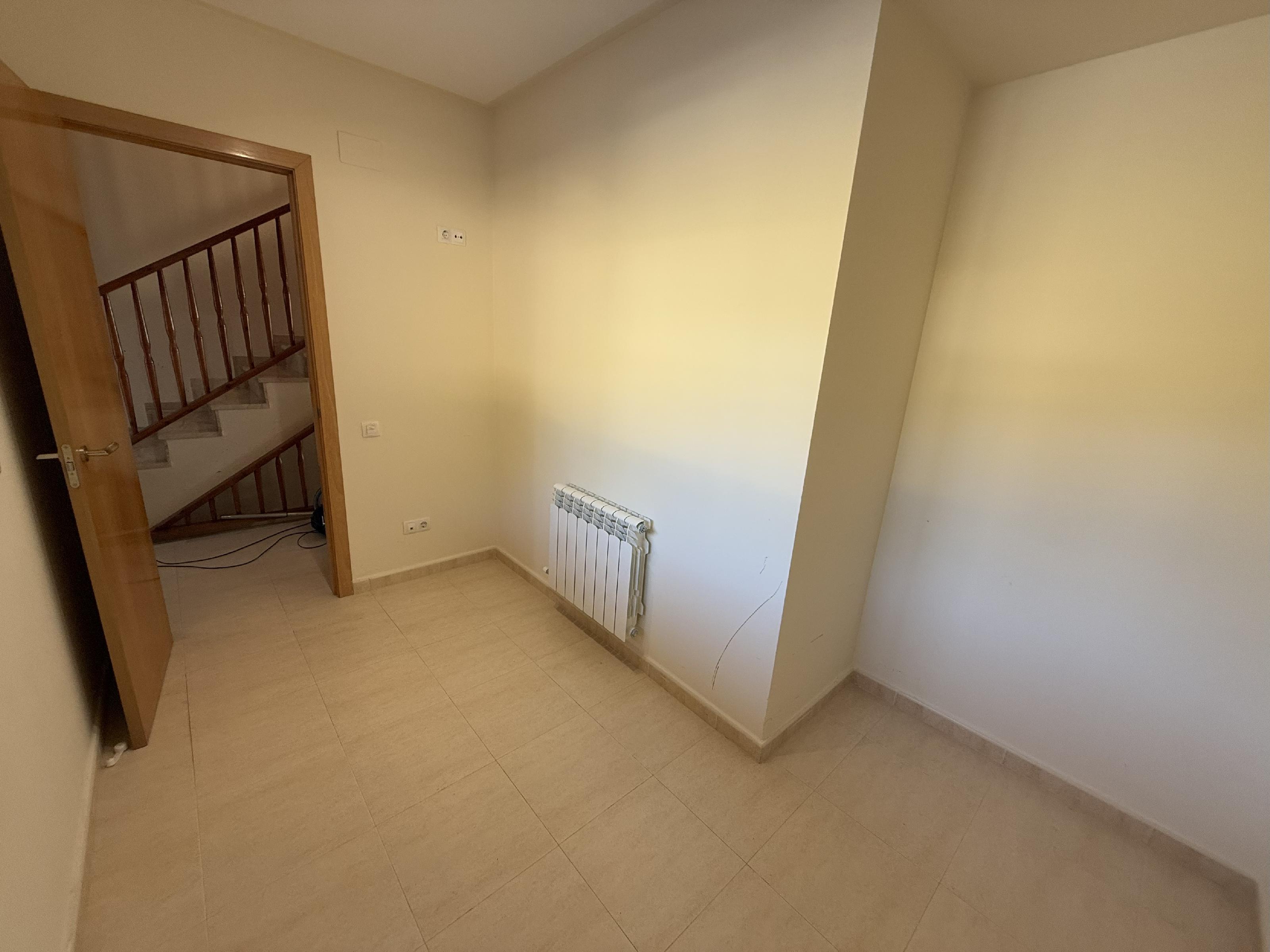 Imagen 8 Casa Aislada en venta en Banyeres Del Penedès / Zona tranquila a dos minutos del centro.