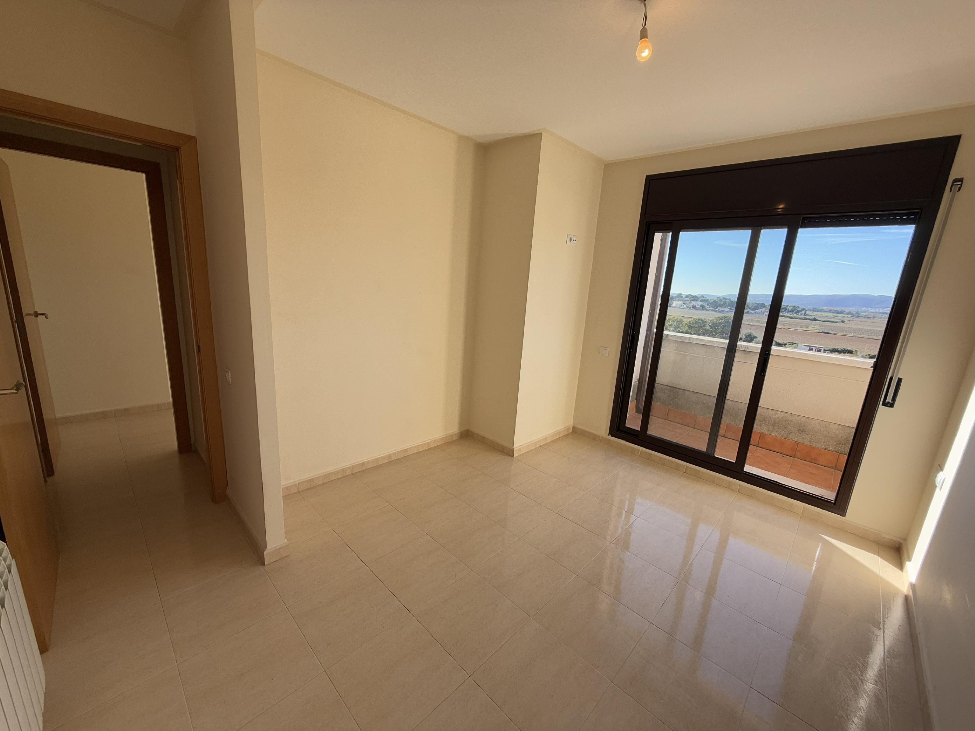 Imagen 16 Casa Aislada en venta en Banyeres Del Penedès / Zona tranquila a dos minutos del centro.