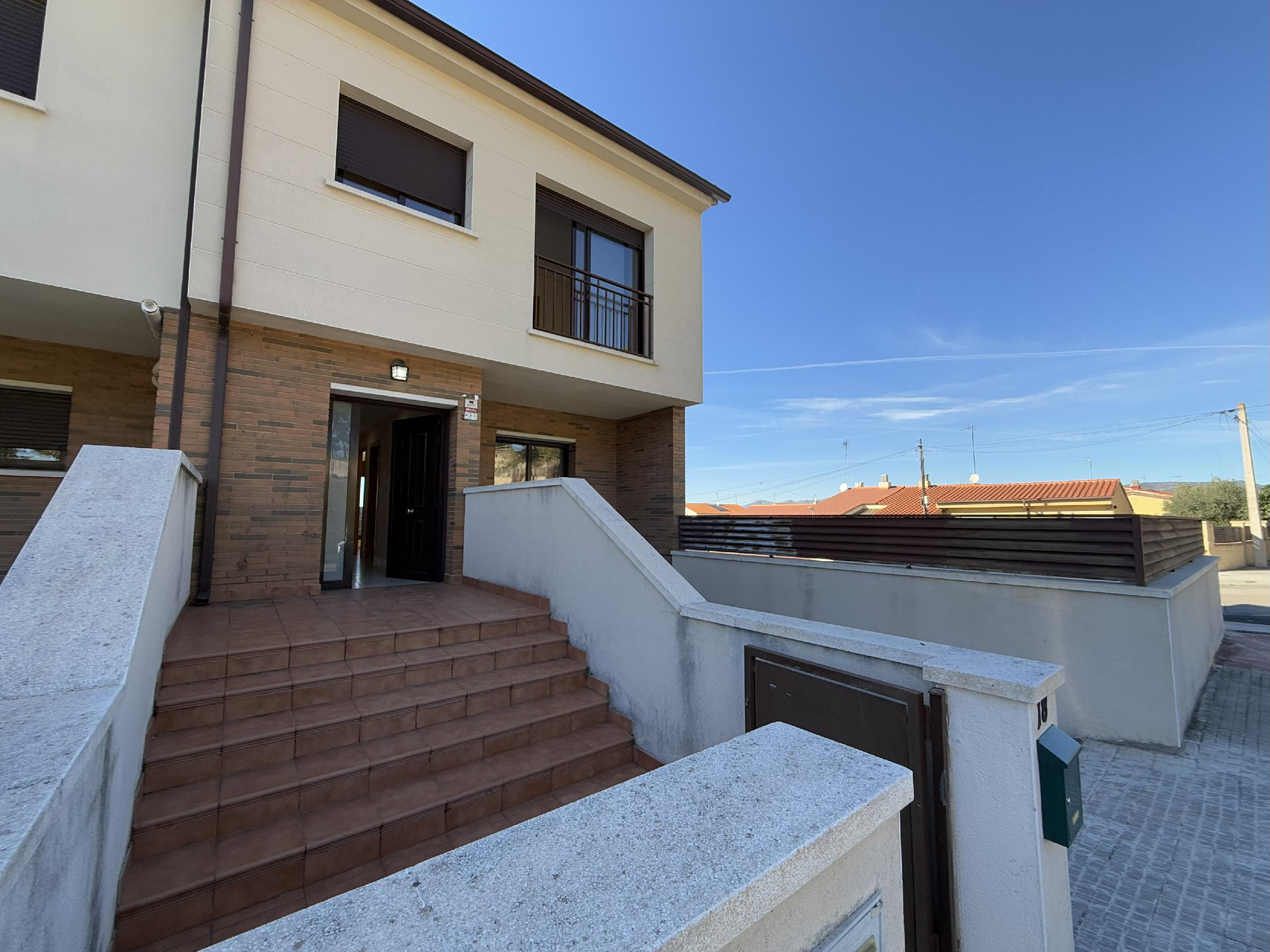 Imagen 2 Casa Aislada en venta en Banyeres Del Penedès / Zona tranquila a dos minutos del centro.