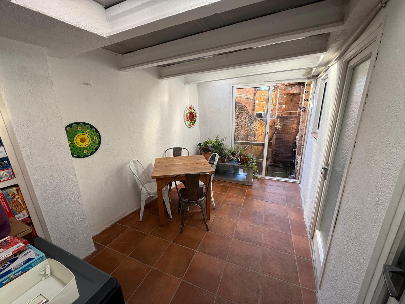 Imagen 8 Casa Adosada en venta en Banyeres Del Penedès / En el mismo centro.