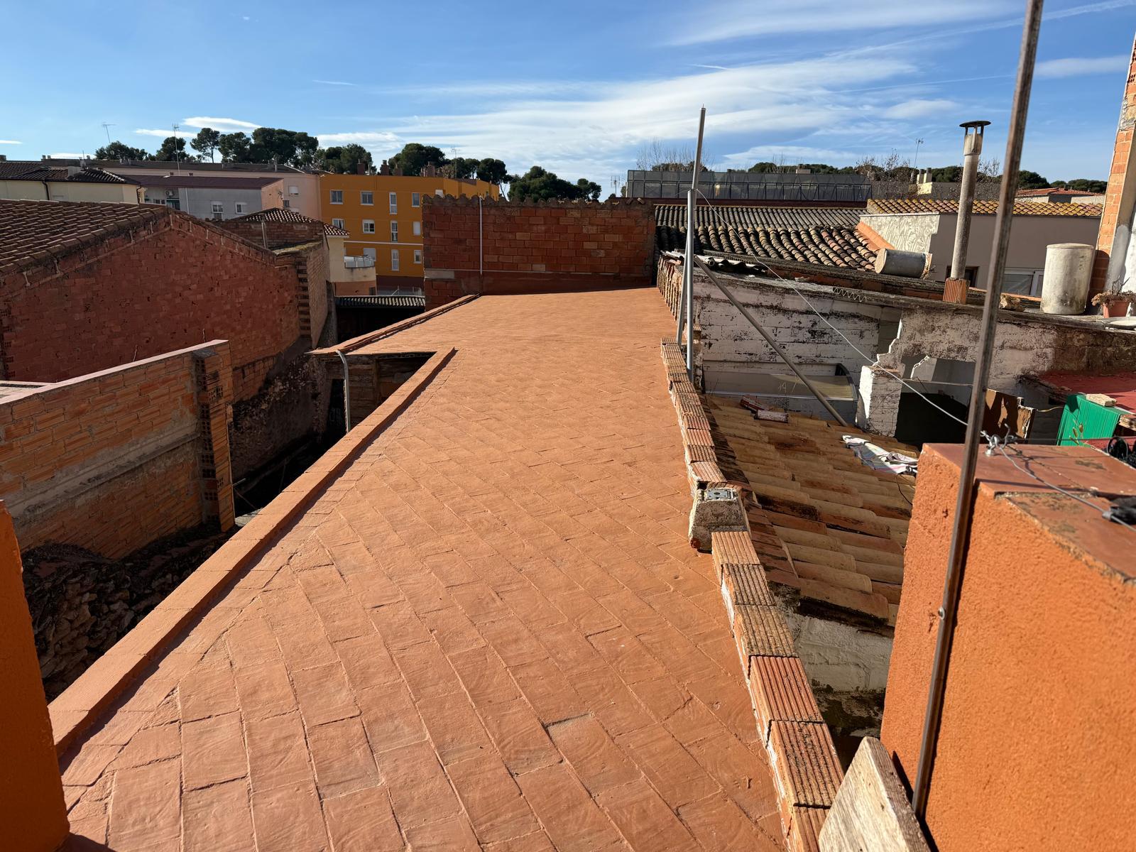 Imagen 20 Casa Adosada en venta en Banyeres Del Penedès / En el mismo centro.