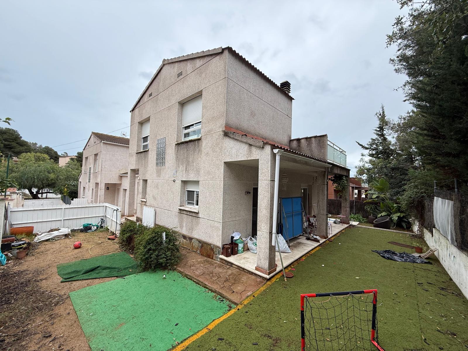 Imagen 3 Casa Pareada en venta en Pobla De Montornès La / En la Urb Castell de Montornes