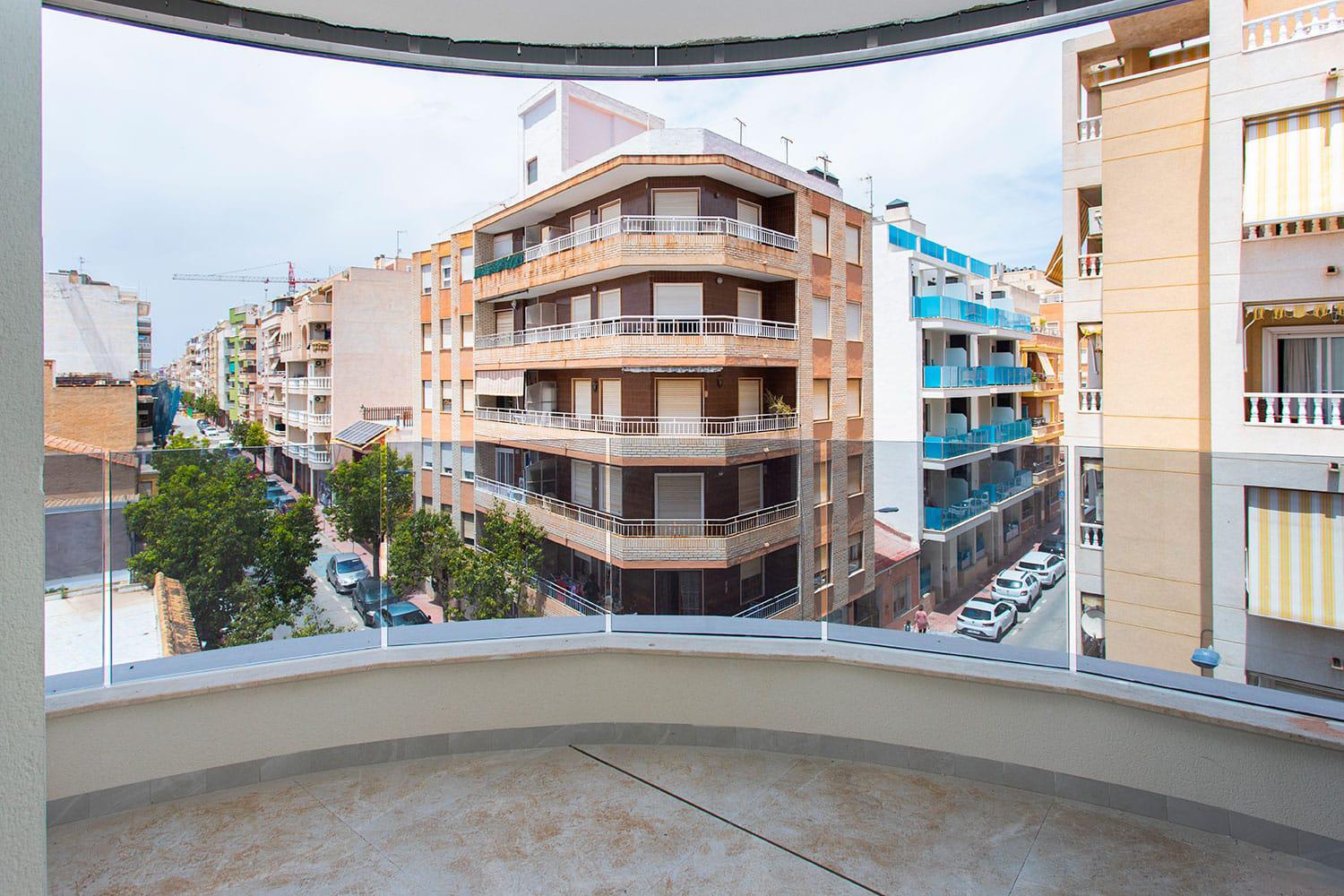 Imagen 12 Apto. Playa en venta en Torrevieja / Céntrica esquina Radio Murcia, a 180m de Playa del Cura.