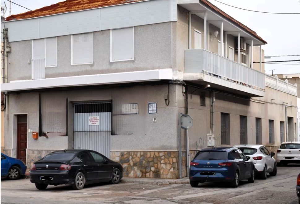 Imagen 2 Casa Adosada en venta en Orihuela / A 10 minutos andando del centro de Orihuela