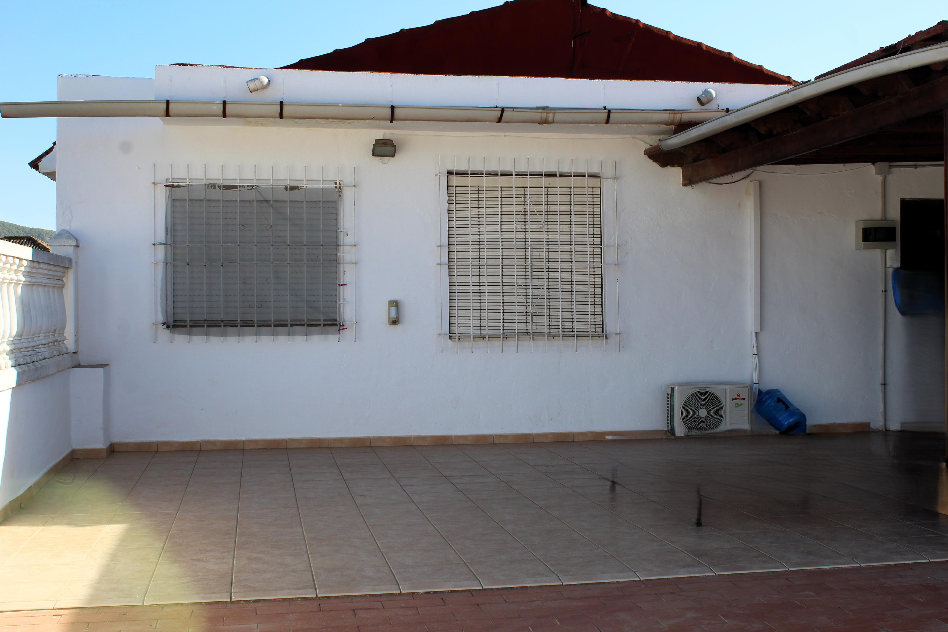 Imagen 4 Casa Adosada en venta en Orihuela / A 10 minutos andando del centro de Orihuela