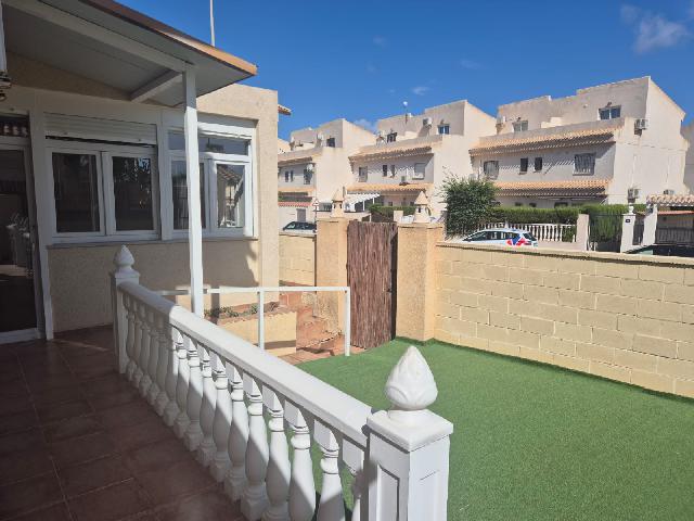 Imagen 2 Inmueble 296780 - Casa Pareada en venta en Orihuela / Cerca del centro comercial La Zenia