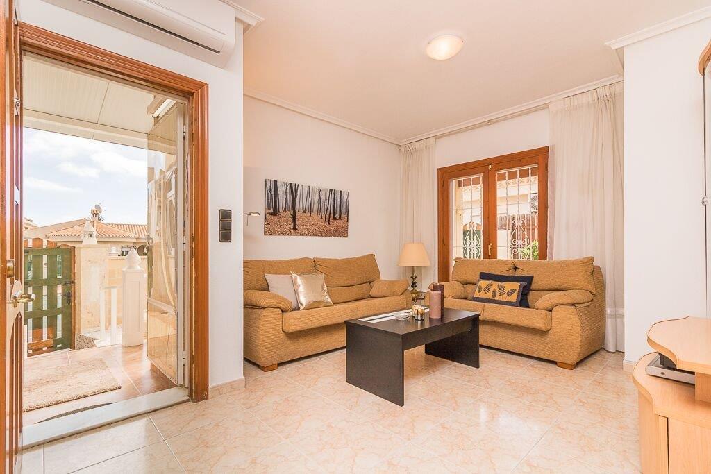 Imagen 3 Casa Pareada en venta en Orihuela / Cerca del centro comercial La Zenia